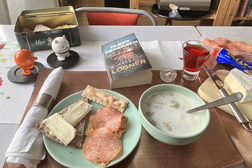 Knäckemackor rabarberkräm med mjölk Hopptisarna o Lögner