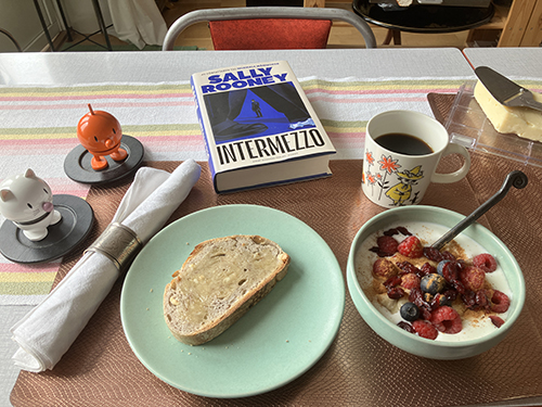 Lördagsfrukost med Hopptisarna Intermezzo nötbröd fil med bär