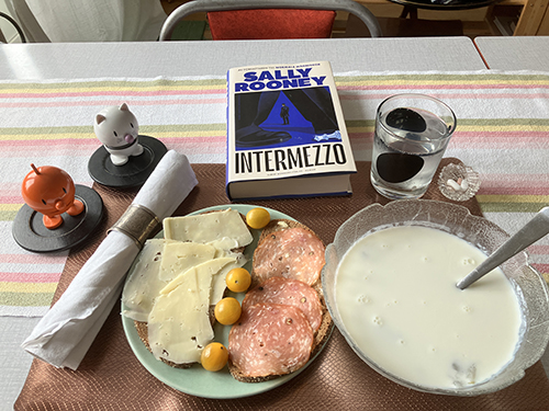 Mackor o rabarberkräm med Hopptisarna och Intermezzo