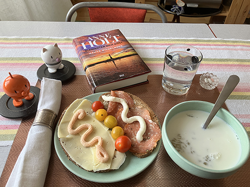 Mackor rabarberkräm o mjölk Hopptisarna Diamanter och rost Mackor rabarberkräm o mjölk Hopptisarna Diamanter och rost