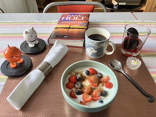 Måndagsfrukost med Hopptisarna o Diamanter o rost fil med bär