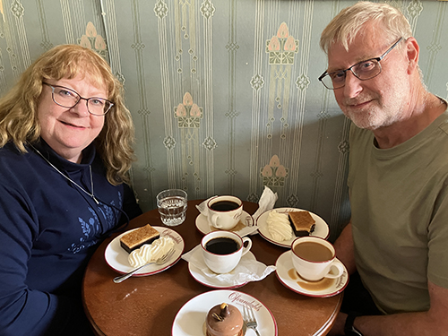 Maria och Anders fika på Ofvandahls Maria och Anders fika på Ofvandahls
