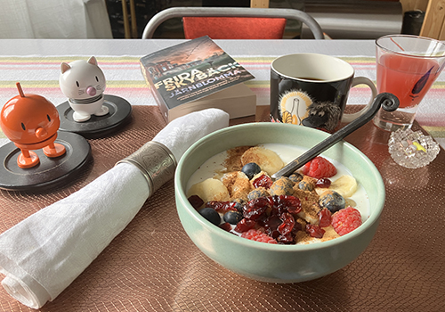 Onsdagsfrukost med Hopptisarna o Järnblomma fil med bär