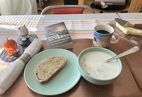Söndagsfrukost med Hopptisarna o Järnblomma rostat nätbröd o rabarberkräm