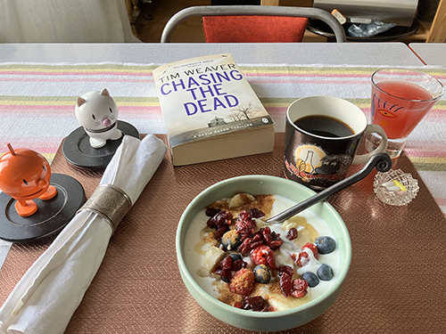 Torsdagsfrukost med Hopptisarna Chasing the dead fil med bär Torsdagsfrukost med Hopptisarna Chasing the dead fil med bär