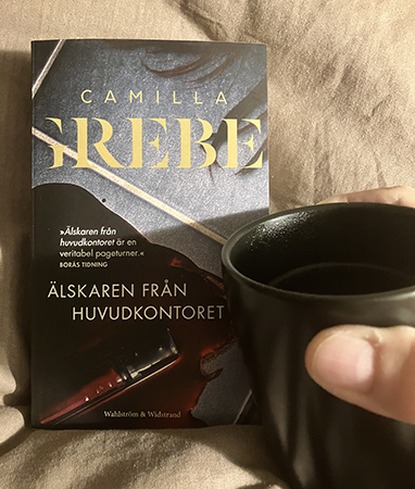 Älskaren från huvudkontoret o kaffe på sängen Älskaren från huvudkontoret o kaffe på sängen
