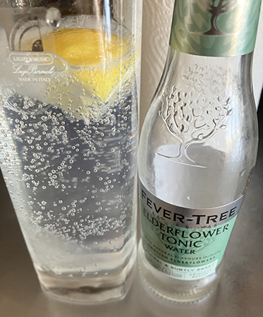 Biostilla organic gin med citron is och flädertonic