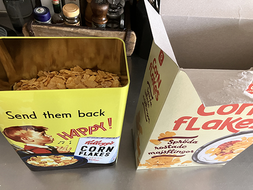 Cornflakespaketets innehåll i cornflakesburken