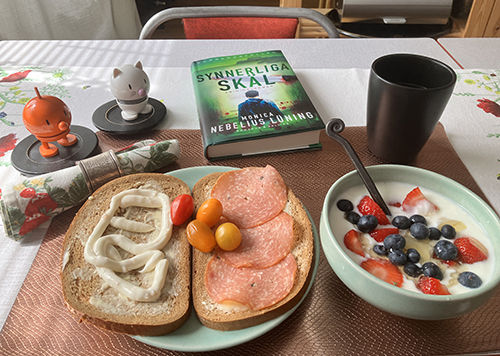 Frukost med Hopptisarna o Synnerliga skäl mackor o fil med bär Frukost med Hopptisarna o Synnerliga skäl mackor o fil med bär