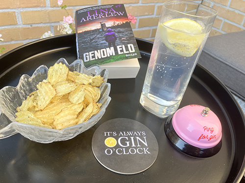 Gin oclock på balkongen med chips och genom eld Gin oclock på balkongen med chips och genom eld