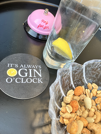 Its always gin oclock nötter tomt glas ginklocka
