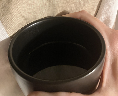 Kaffemugg på sängen