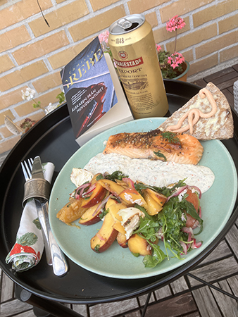 Lax med nektarinsallad o romsås öl Älskaren från huvudkontoret Lax med nektarinsallad o romsås öl Älskaren från huvudkontoret