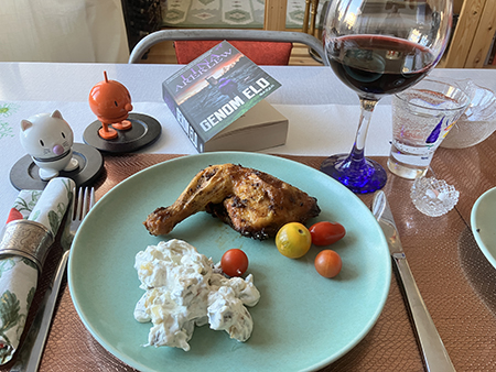 Majskycklingklubba krämig potatissallad tomater Hopptisarna vin Genom eld