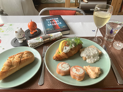 Middag med Hopptisarna och Bortom lagens gränser från fiskdisken på Torgkassen