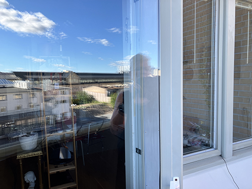 Putsade fönster på balkongen balkongdörren o köksfönstret