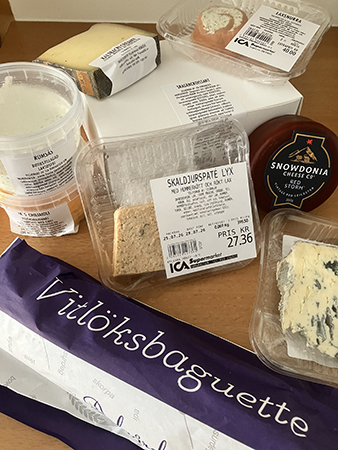 Salt och gott o vitlöksabaguette aioli o romsås ostar