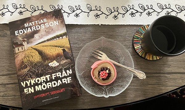 Söndagsfika Vykort från en mördare Noisette kaffe Söndagsfika Vykort från en mördare Noisette kaffe