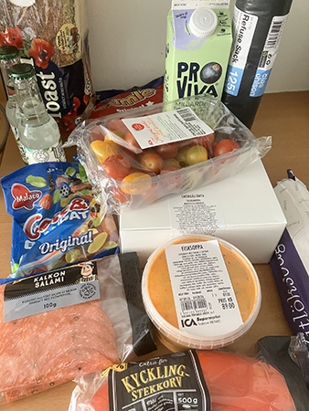 Bröd godis Pro Viva plastsäckar, tomater smörgåstårtbit i kartong fisksoppa kalkonsalami kycklingstekkorv Bröd godis Pro Viva plastsäckar, tomater smörgåstårtbit i kartong fisksoppa kalkonsalami kycklingstekkorv
