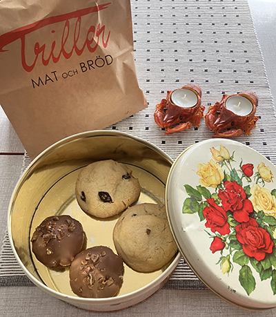 Dajmkakor o russintoppar från Triller i blomburk