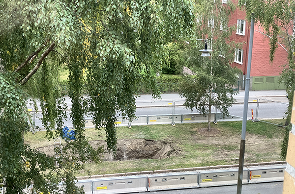 Ett stort hål i allén