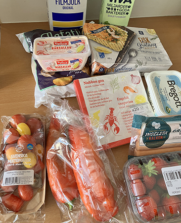 Fil Pro Viva fiskgratäng potatisklyftor räksallad kräftservetter Bregott tomater spetspaprika kalkonkorv bär Fil Pro Viva fiskgratäng potatisklyftor räksallad kräftservetter Bregott tomater spetspaprika kalkonkorv bär