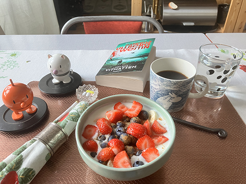 Frukost med Hopptisarna o Vitnatten fil med bär medicin kaffe Frukost med Hopptisarna o Vitnatten fil med bär medicin kaffe