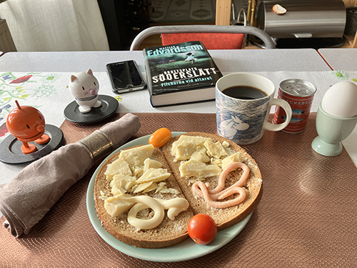 Hemmalunch mackor kokt ägg kaffe med Hopptisarna o Flickorna vid altaret Hemmalunch mackor kokt ägg kaffe med Hopptisarna o Flickorna vid altaret