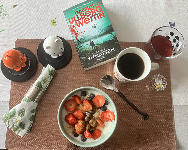 Komplett vardagsfrukost Hopptisarna Vitnatten fil med bär kaffe Pro Viva o medicin Komplett vardagsfrukost Hopptisarna Vitnatten fil med bär kaffe Pro Viva o medicin