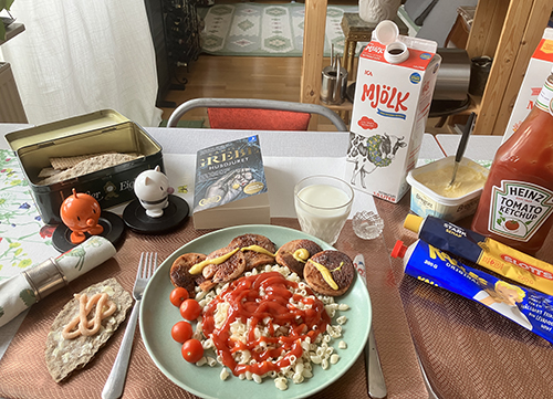 Kycklingkorv o makaroner med Hopptisarna o Husdjuret Kycklingkorv o makaroner med Hopptisarna o Husdjuret