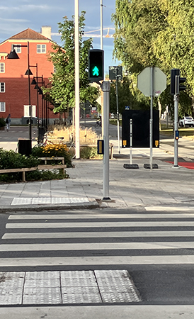 Lagad trafikljusstolpe för fotgängare Lagad trafikljusstolpe för fotgängare