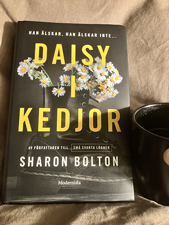 Måndagsstart med Daisy i kedjor o kaffe på sängen Måndagsstart med Daisy i kedjor o kaffe på sängen