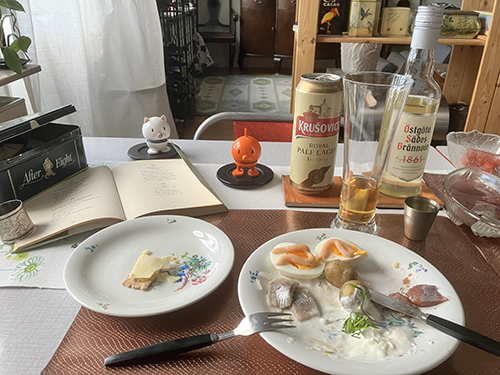 Sill och potatis Lilla Snapsviseboken uppslagen tersen Hopptisarna öl o snaps