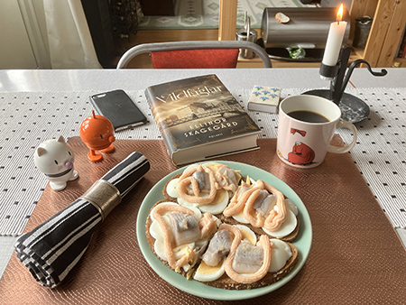 Ägg sill o kaviarmackor o kaffe med Hopptisarna och Vildfåglar till hemmalunch Ägg sill o kaviarmackor o kaffe med Hopptisarna och Vildfåglar till hemmalunch