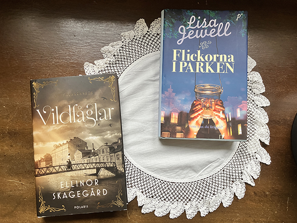 Böckerna Vildfåglar och Flickorna i parken
