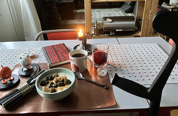 Filfrukost med Hopptisarna levande ljus och krycka