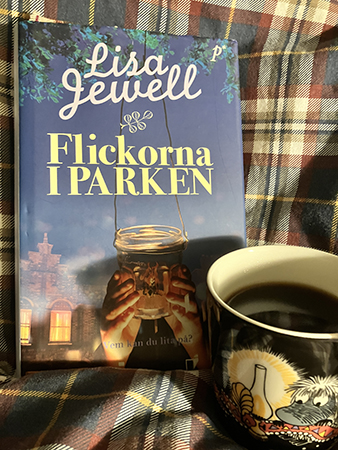 Flickorna i parken och kaffe på sängen Flickorna i parken och kaffe på sängen