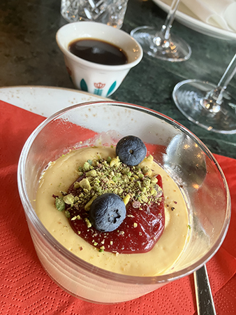 Kardemummakaffe och dessert Byblos