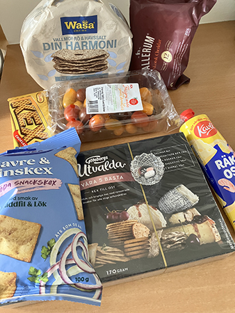 Knäcke cheddarost kexchoklad tomater kex räkost