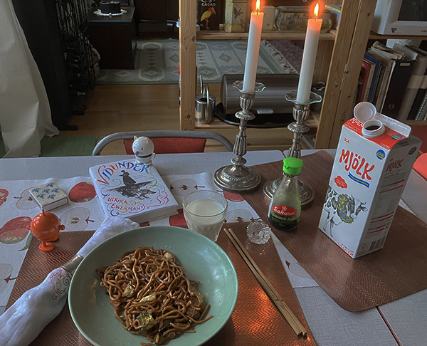 Kycklingwok med Hopptisarna Vidunder och levande ljus Kycklingwok med Hopptisarna Vidunder och levande ljus