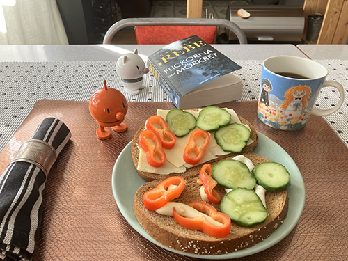 Lunchmackor med Hopptisarna o Flickorna och mörkret