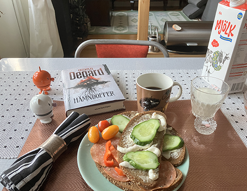 Mackor kaffe o mjölk med Hopptisarna o Hämndoffer Mackor kaffe o mjölk med Hopptisarna o Hämndoffer