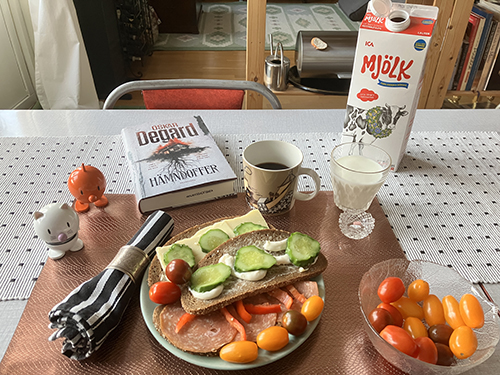 Mackor kaffe o mjölk till kvällsmat med Hopptisarna och Hämndoffer