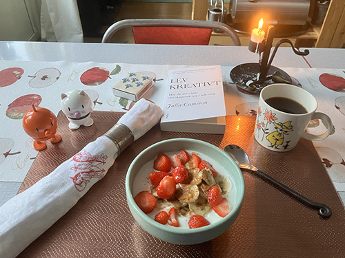 Onsdagsfrukost med Hopptisarna Lev kreativt levande ljus kaffe o fil med bär Onsdagsfrukost med Hopptisarna Lev kreativt levande ljus kaffe o fil med bär