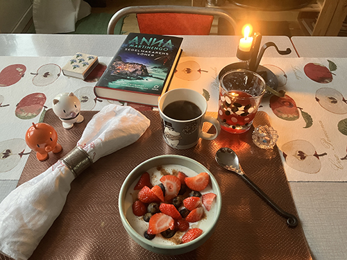 Onsdagsfrukost med Hopptisarna levande jus Segelmakarens söner fil med jordgubbar