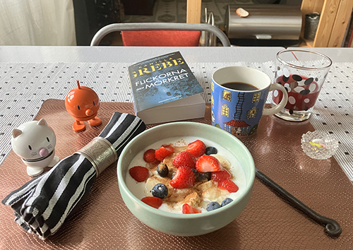 Onsdagsfrukost med Hopptisarna och Flickorna och mörkret Onsdagsfrukost med Hopptisarna och Flickorna och mörkret