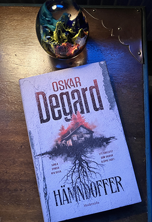 Oskar Degards bok Hämndoffer på mammas brudkista