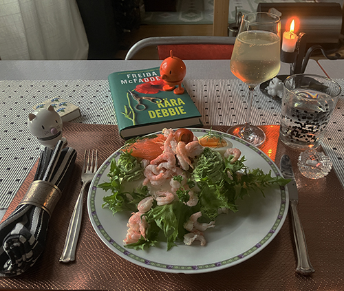 Smörgåstårta ett glas Tallero Cuvée Hopptisarna och Kära Debbie levande ljus