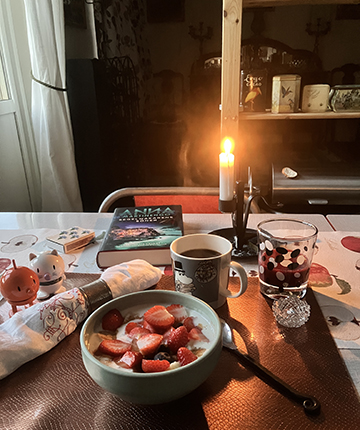Torsdagsfrukost med levande ljus Hopptisarna o Segelmakarens söner Torsdagsfrukost med levande ljus Hopptisarna o Segelmakarens söner