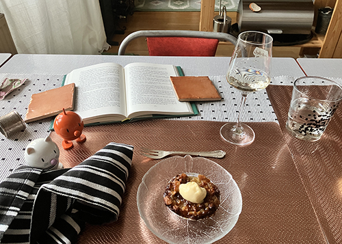 Toscaäpple med vaniljkräm Hopptisarna o bokuppslag